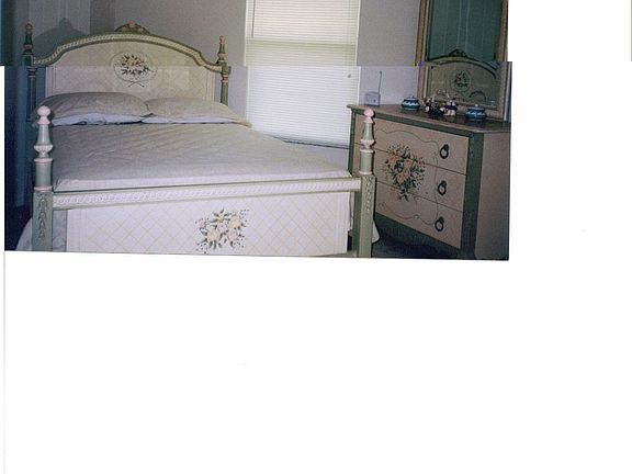 2nd image of 905 Hines Ave