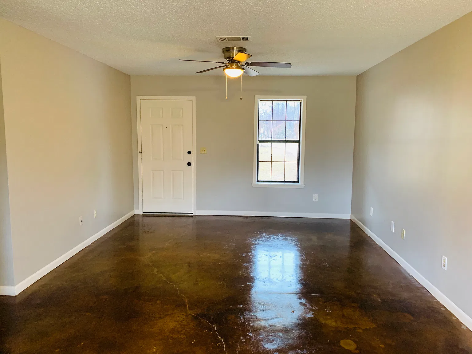 3 bed, 1200 sqft, $1,650 — Photo 2