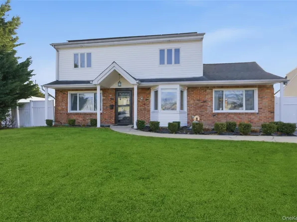 54 Morning Glory Road, Levittown, NY 11756