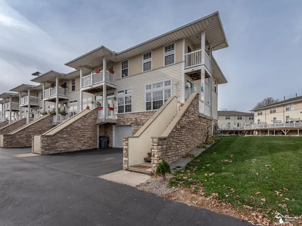 318 Beachwalk Trl, Luna Pier, MI 48157