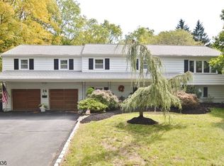 26 Robert Dr, East Hanover, NJ 07936
