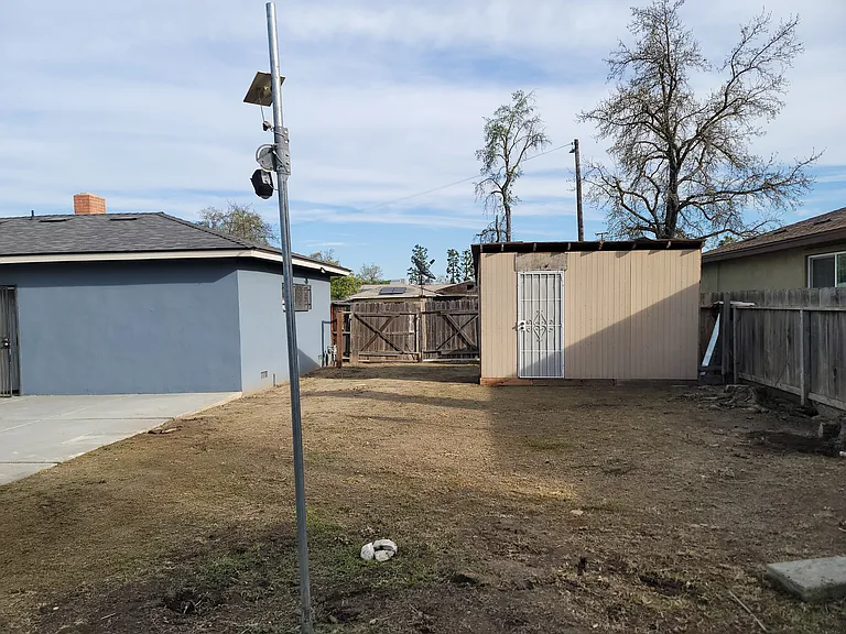 1355 N Matus Ave — Photo 18