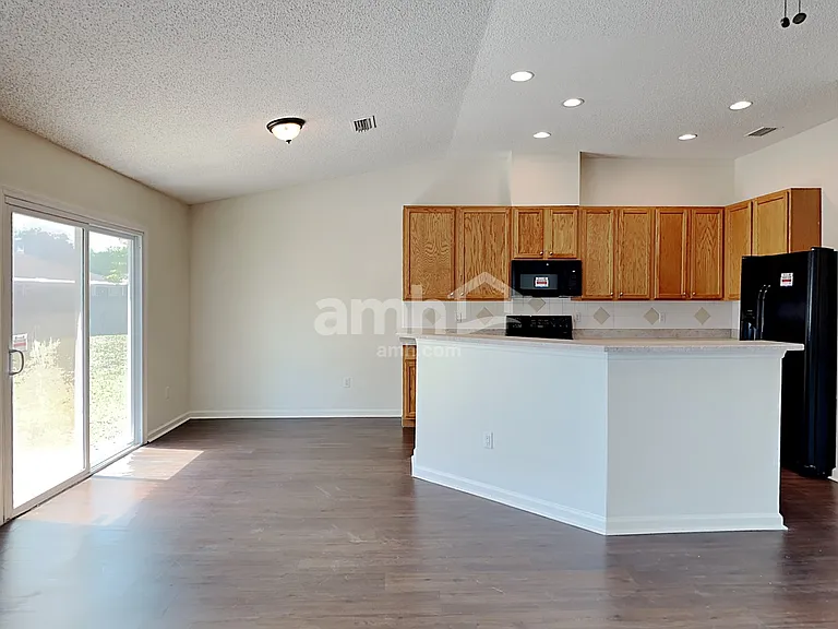 766 E Martin Lakes Dr — Photo 4