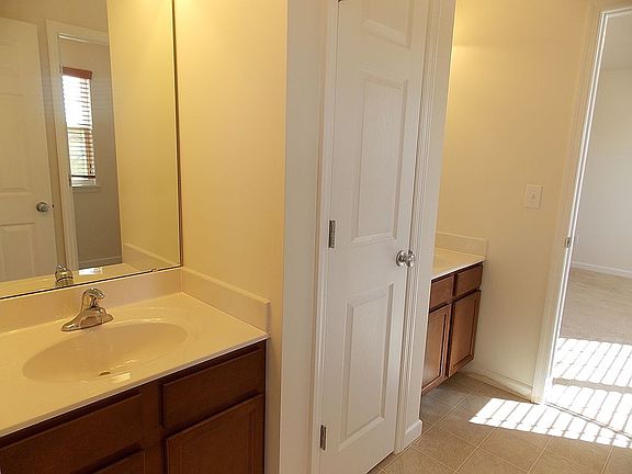 Jack and Jill bath upstairs