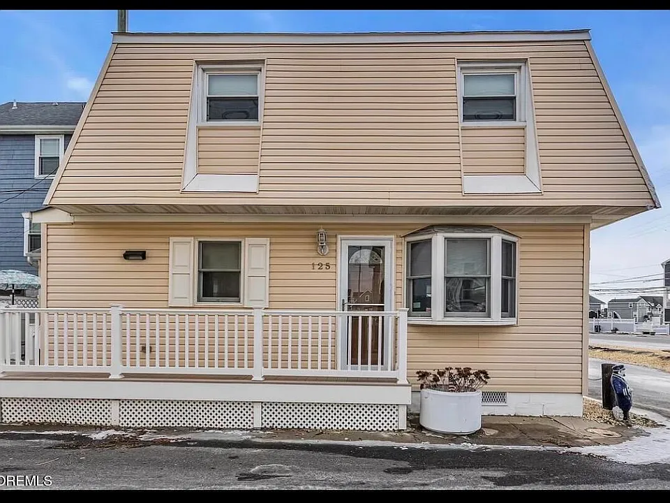 125 Throssell Rd