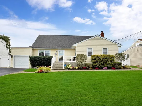 608 Keith Lane, West Islip, NY 11795