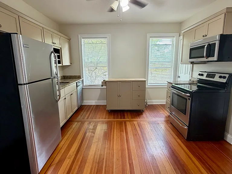 1032 Hope St — Photo 9