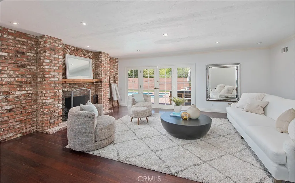 5 bed, 3.5 bath, 3150 sqft, $7,850 — Photo 3
