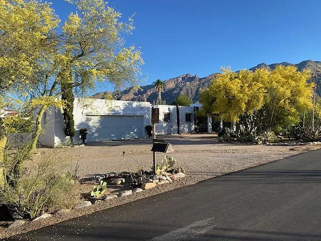 E Camino Bosque, Tucson — Photo 1