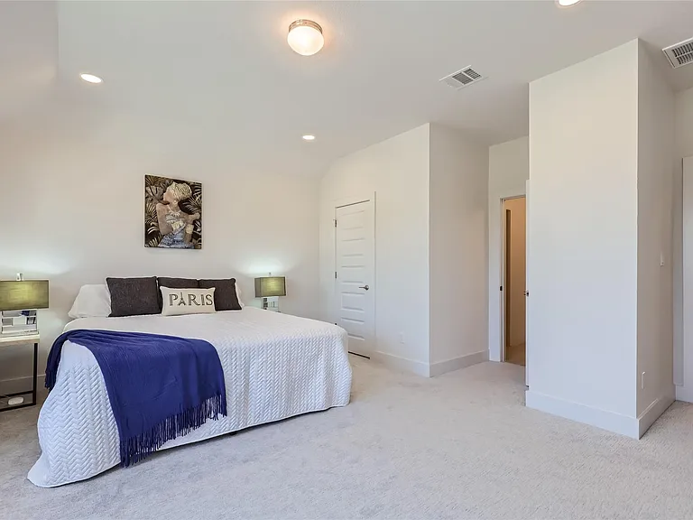 704 Palamos Dr — Photo 30