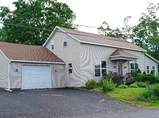 10 Simmons Rd, Hoosick Falls, NY 12090