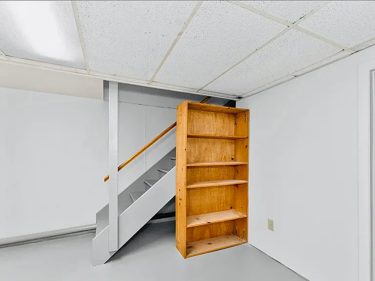 30 Commodore St #B — Photo 14