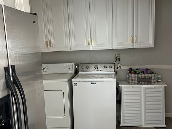 3rd image of 704 W 84th Ter