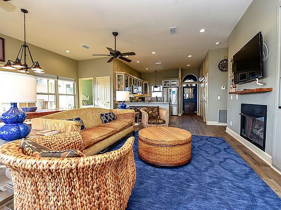 5th image of 1049 E Gorrie Dr