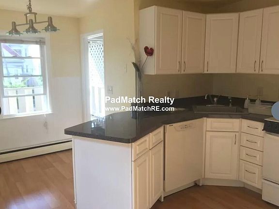 Eat-in-Kitchen