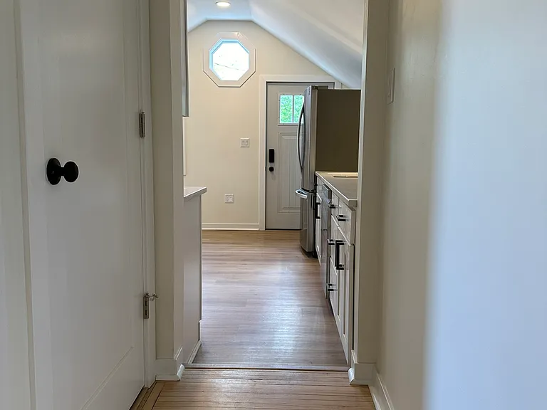 152 Winifred St W #2 — Photo 3