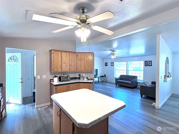 4th image of 12908 Prairie Circle E