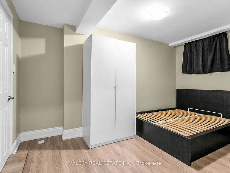 133 Meadowvale Dr #LOWER — Photo 8