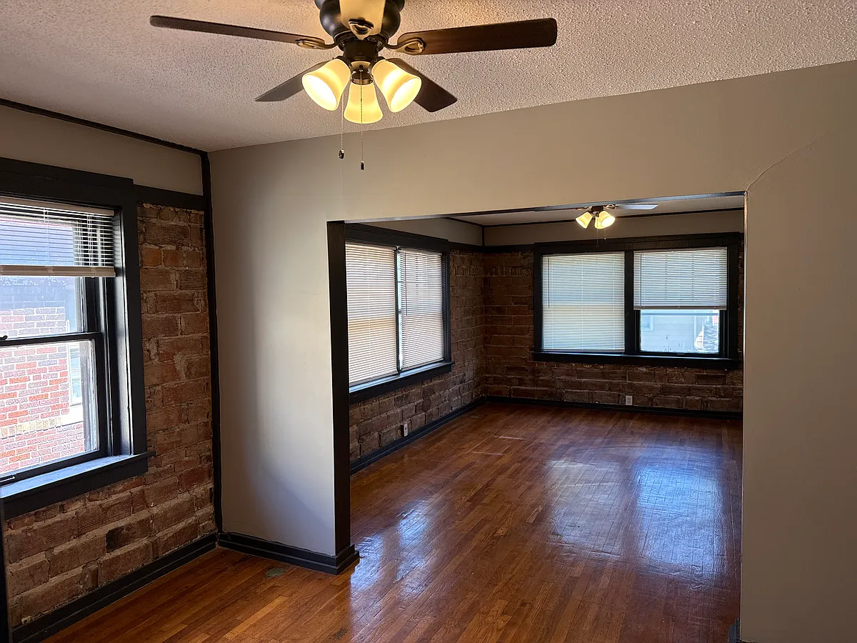 Photo 2 of 6 - 823 E 42nd St #3W - Kansas City, MO Building Photo - 823 E 42nd St #3W