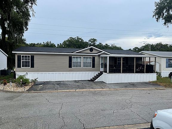 2nd image of 1003 Lucy Ln #1003