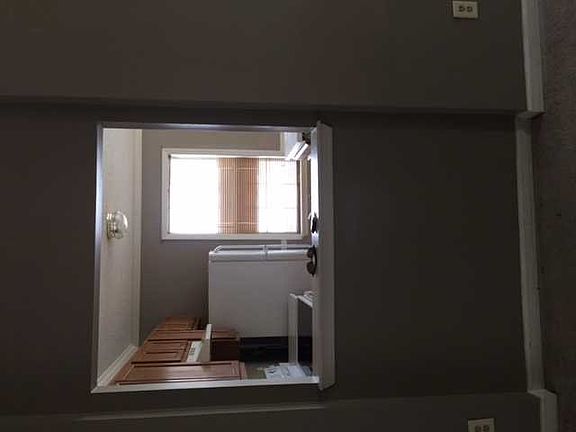 3rd image of 305 Bradford Ln