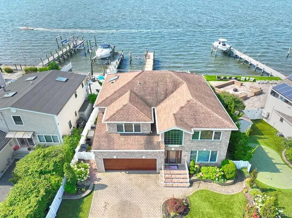 83 Fairwater Avenue, Massapequa, NY 11758