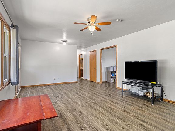 4th image of 1061 Litchfield Rd