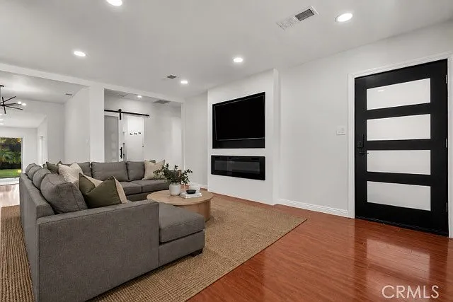 17337 Emelita St — Photo 6