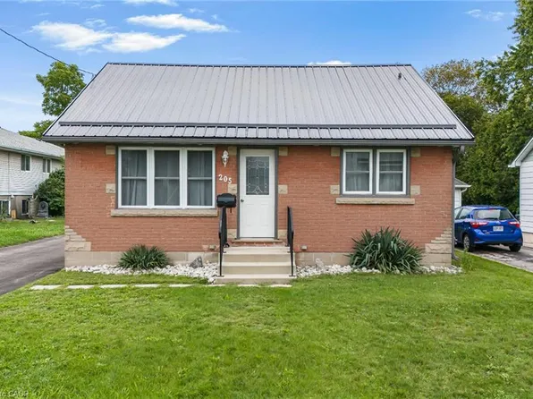 205 Crysler St, Norfolk County, ON N4B 1H9