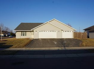 401 Woodhaven Ln, Mankato, MN 56001