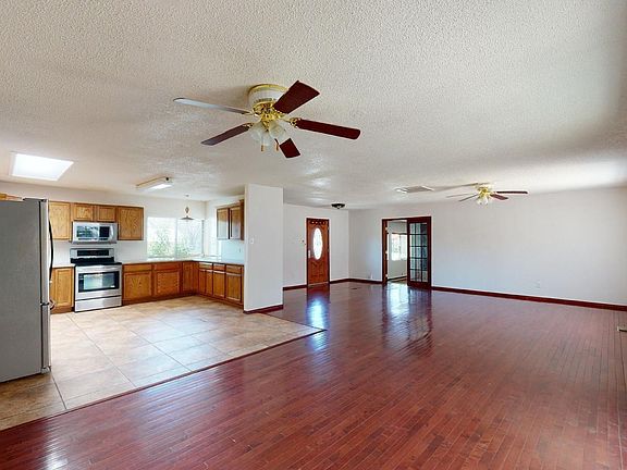 4th image of 1100 Glorieta St NE