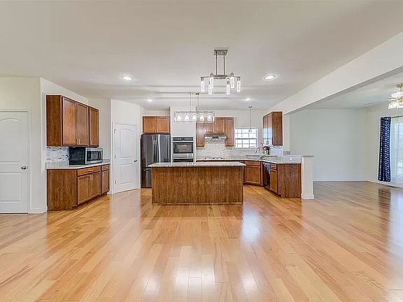 5th image of 101 Hannahs Mill Dr