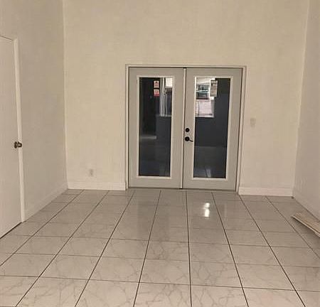 4th image of 629 NW 1st Ave