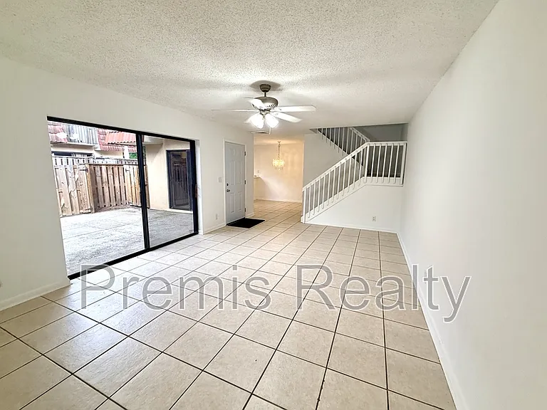 2607 6th Ct #1 — Photo 3