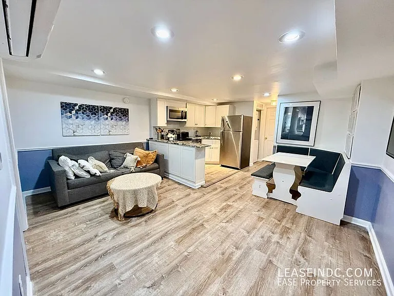 127 Adams St NW #B — Photo 2