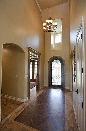 Bright spacious Entrty