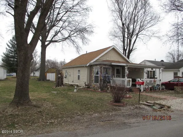 1305 Dover St, Centralia, IL 62801