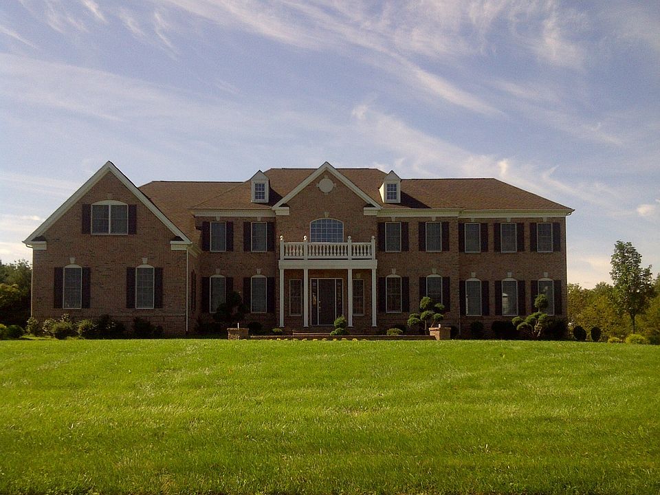 1st image of 9 Holme Ct