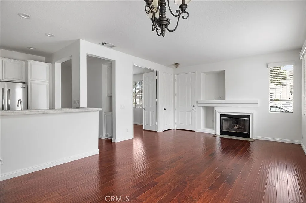 3 bed, 1160 sqft, $4,000 — Photo 3