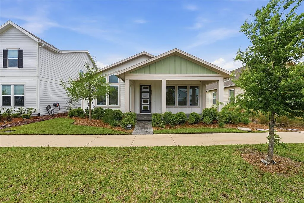 3 bed, 2.0 bath, 2583 sqft, $2,850 — Photo 3