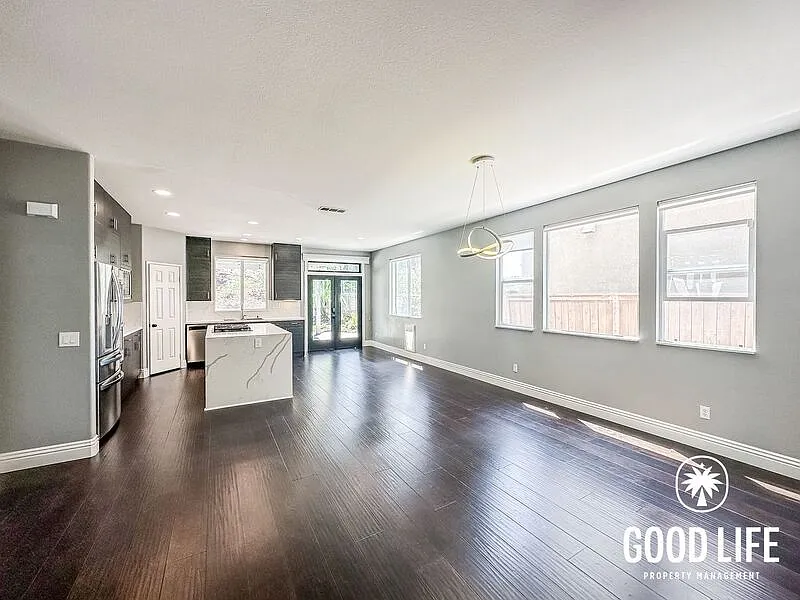 5 bed, 3.0 bath, 2656 sqft, $5,500 — Photo 3