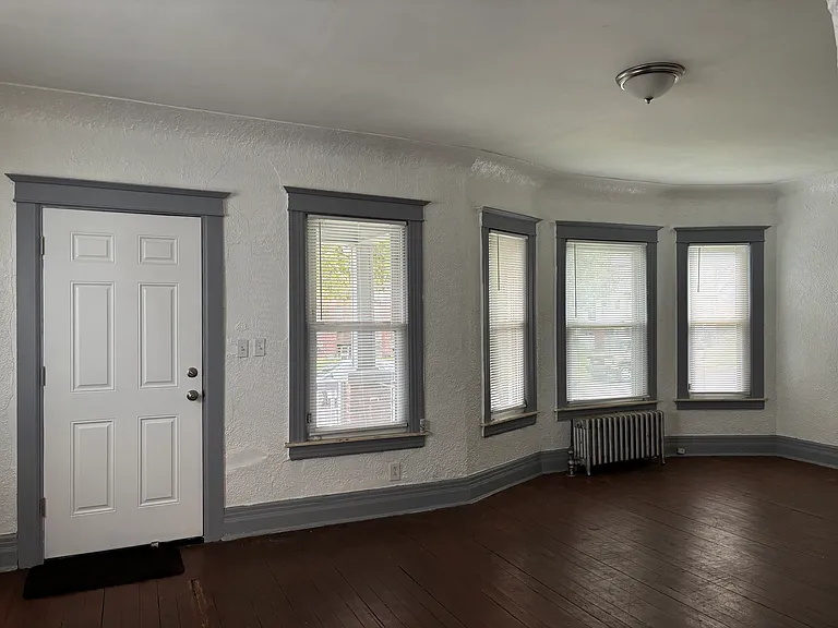 10410 American St — Photo 8