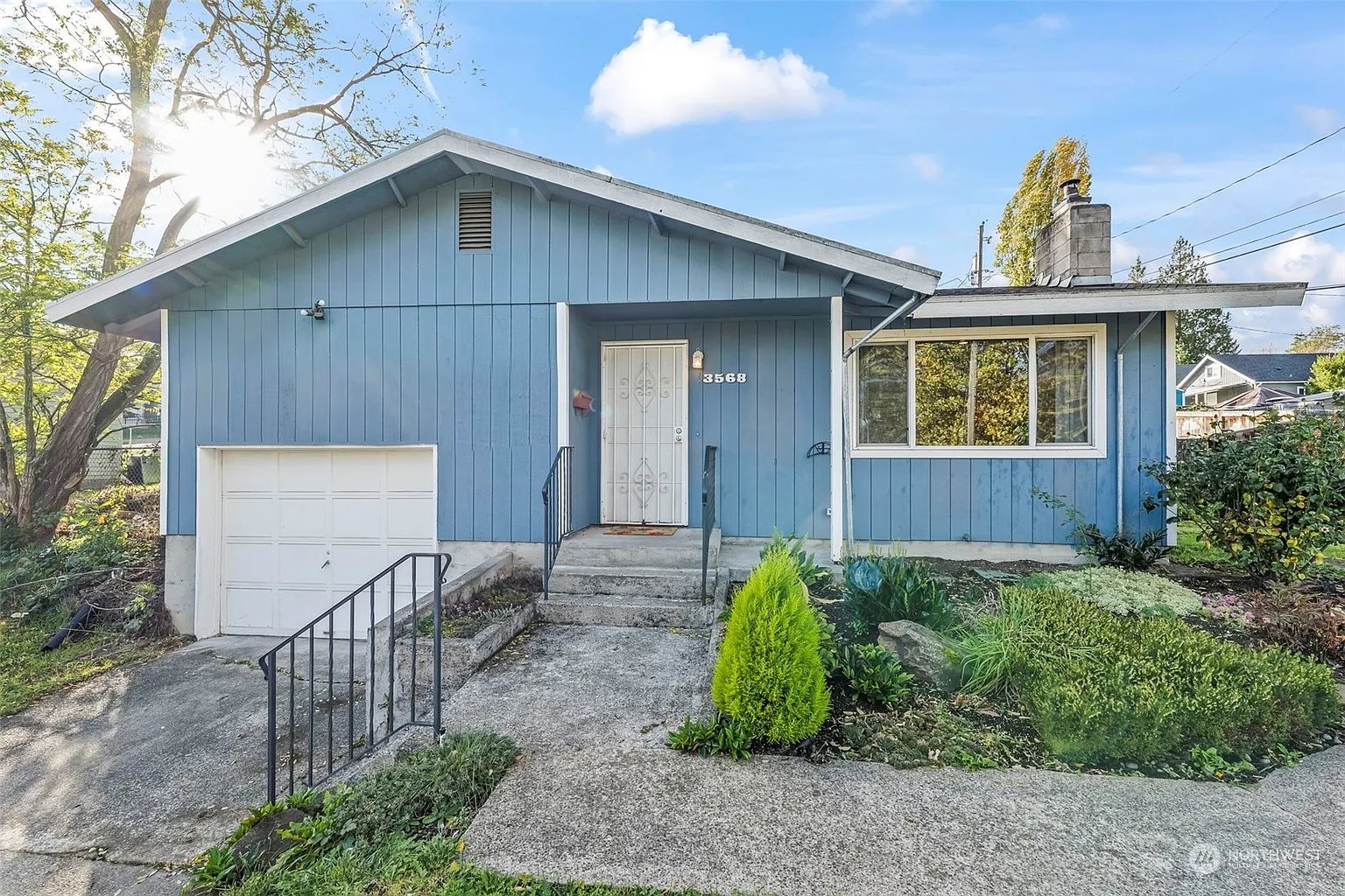 3568 E Grandview Avenue photo 1