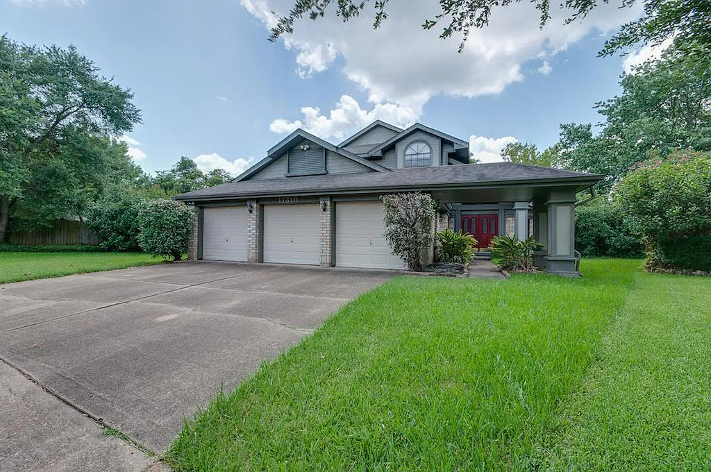 4 bed, 2.5 bath, 3036 sqft, $2,500 — Photo 1