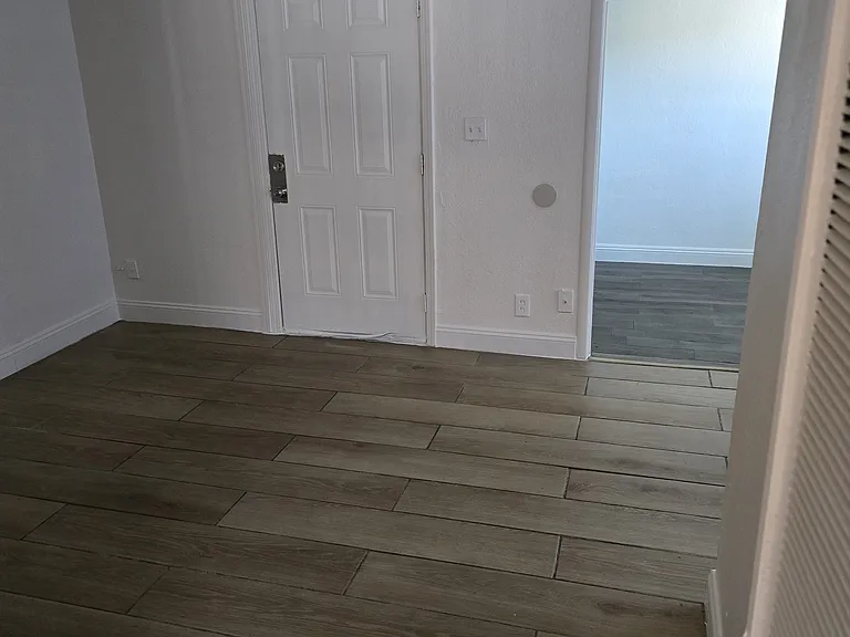2546 Traction Ave #7 — Photo 7