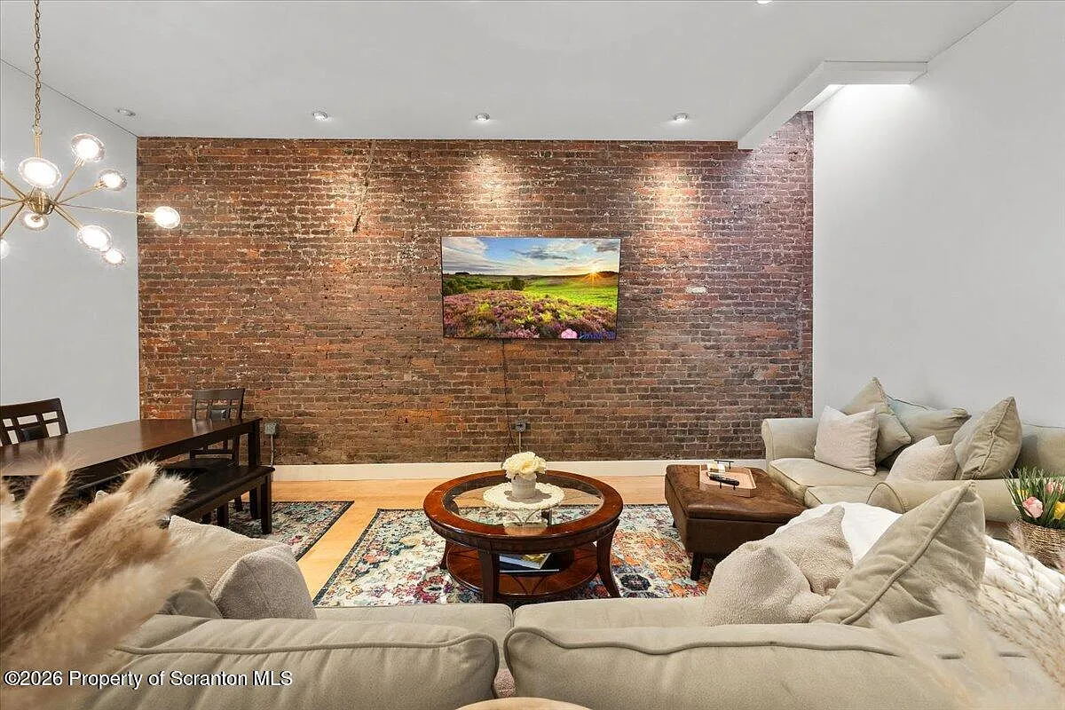 2 bed, 1.5 bath, 1475 sqft, $2,800 — Photo 4