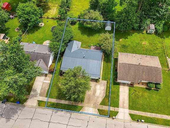 2nd image of 609 Palace Ln