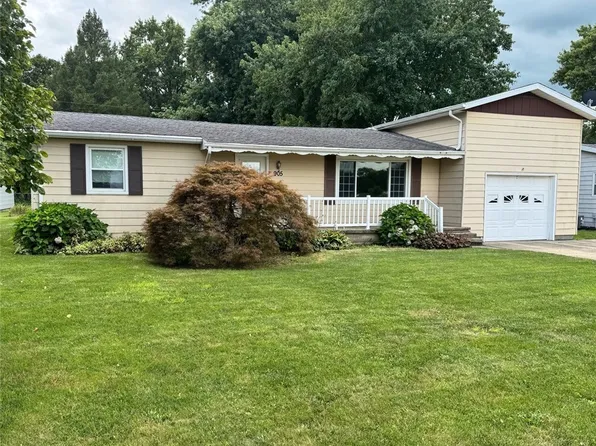 905 E Harrison St, Villa Grove, IL 61956