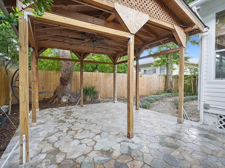 2519 Octavia St — Photo 13