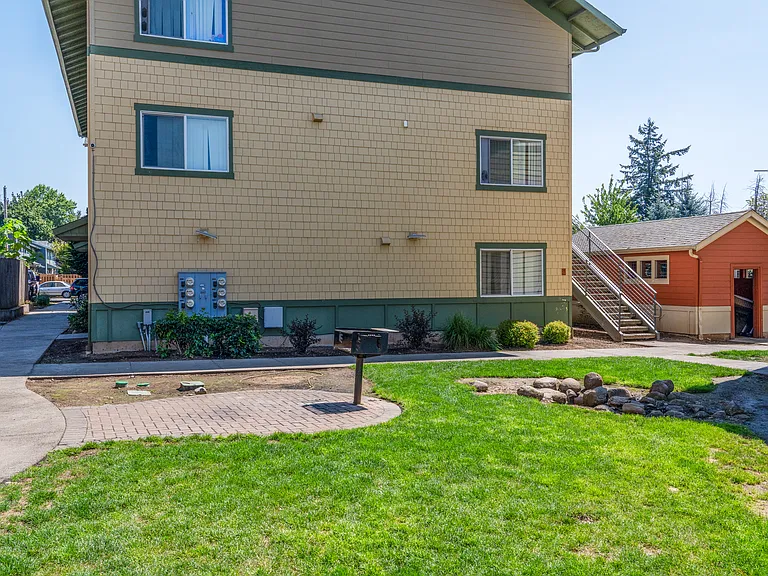 Fern Grove Apartments — Photo 10